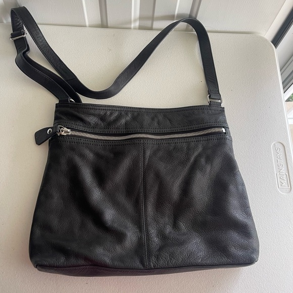 Margot soft black leather crossbody shoulder bag - Picture 1 of 7